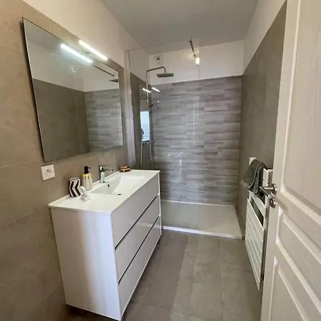 T3 Face A La Apartment